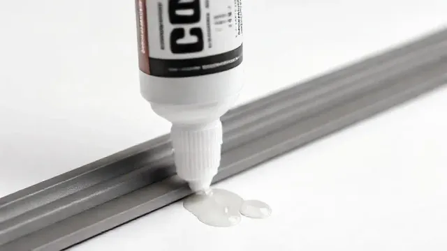Qual a Melhor Cola para Borracha de Geladeira? Veja as 4 Opções!